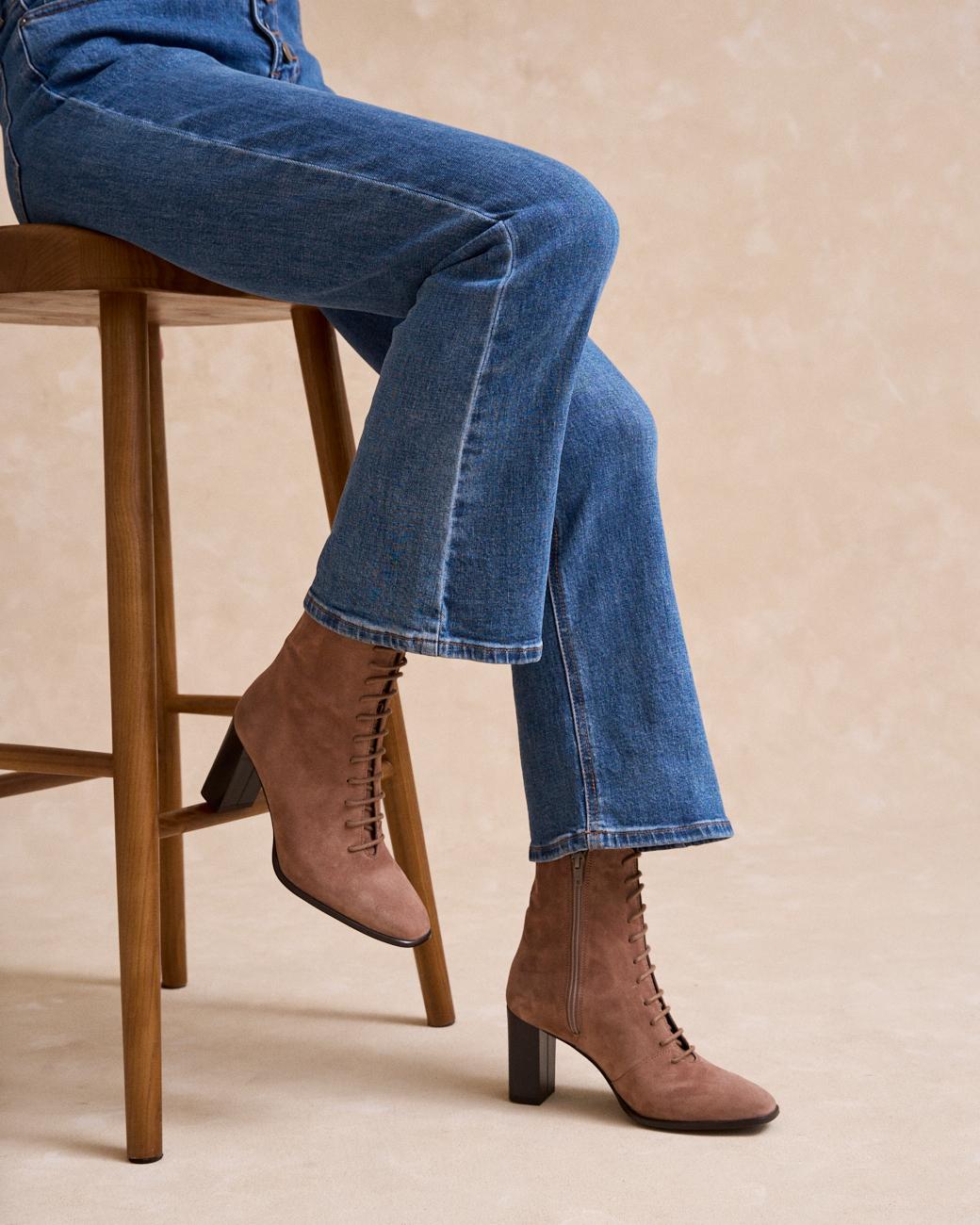 Botins com Atacadores Lutina