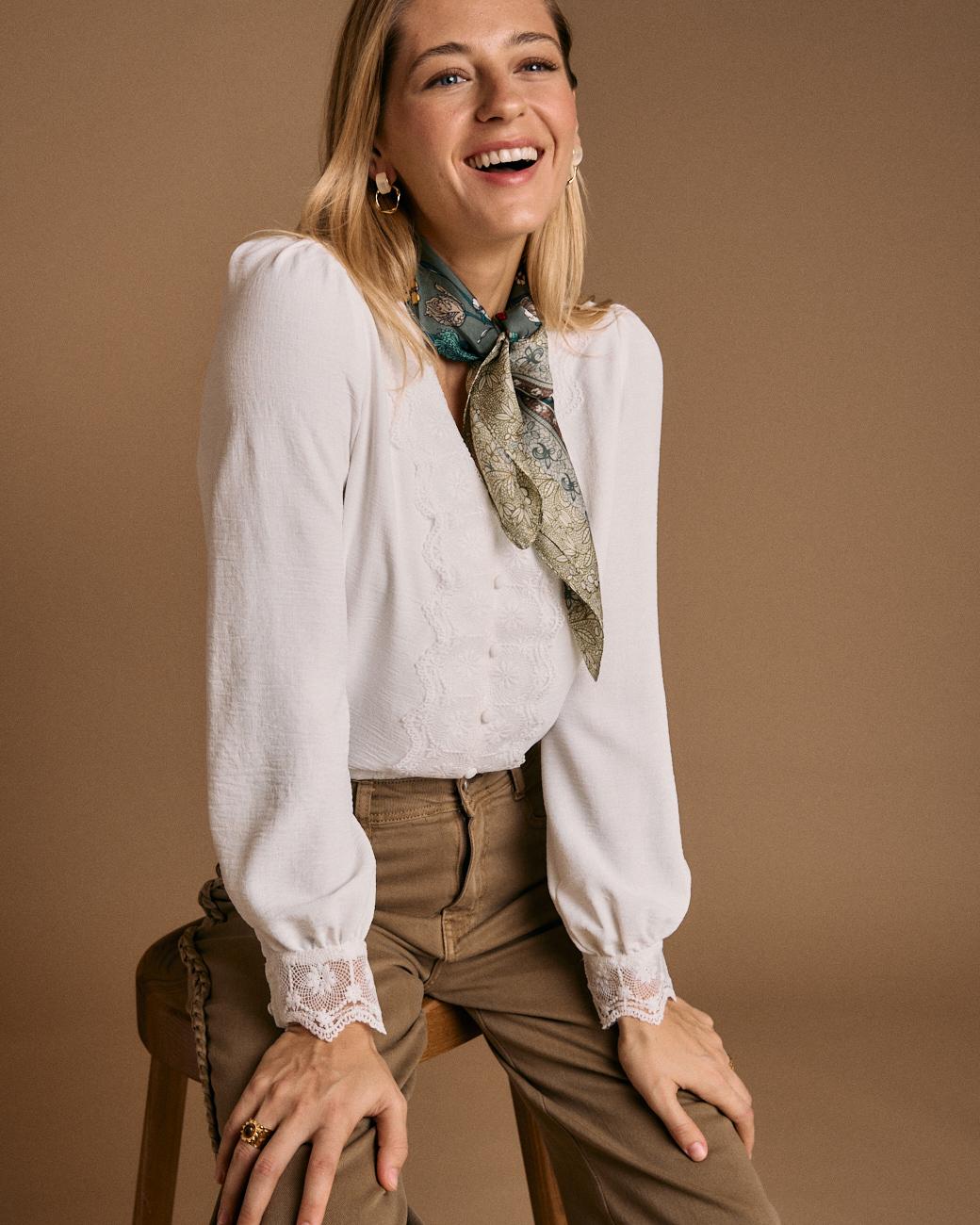 Camisa com Detalhe Bordado Greta