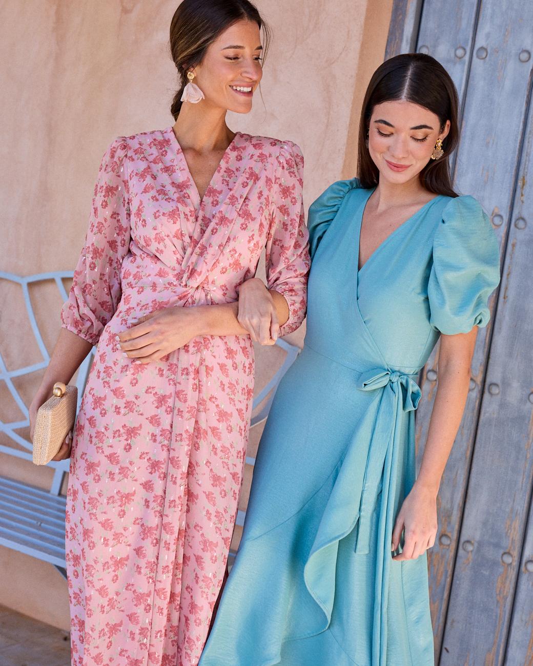 Vestido com Decote Coppet