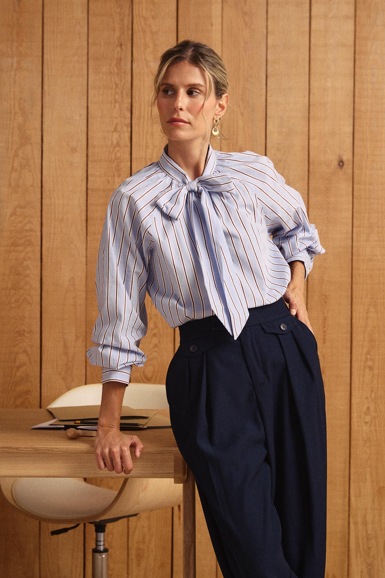 Camisa às riscas com laço Giomar
