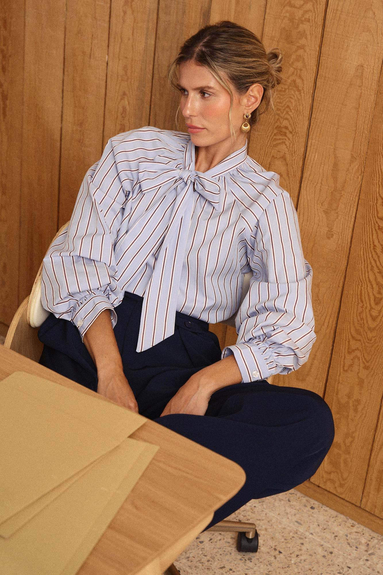 Camisa às riscas com laço Giomar