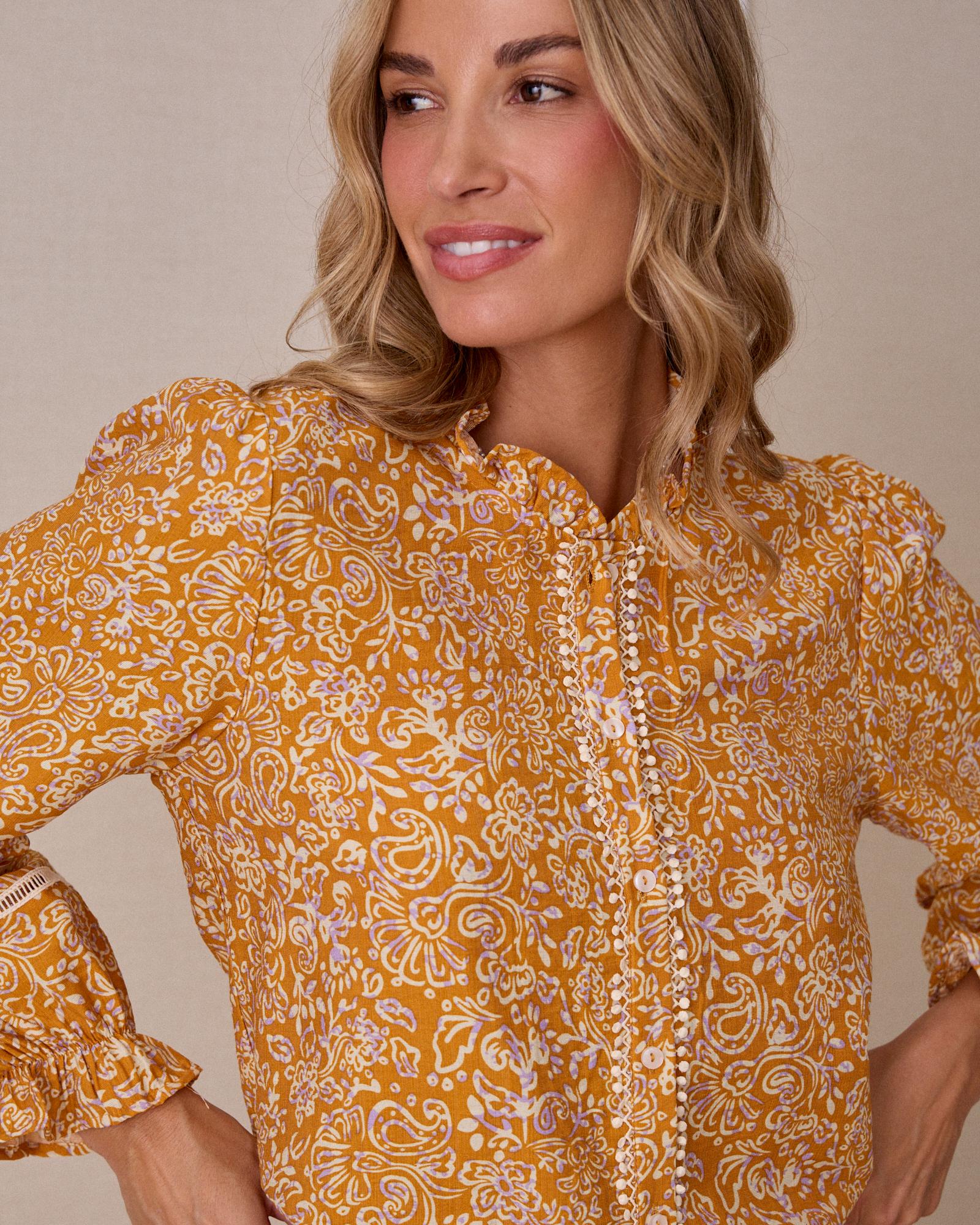 Camisa com Gola Moni