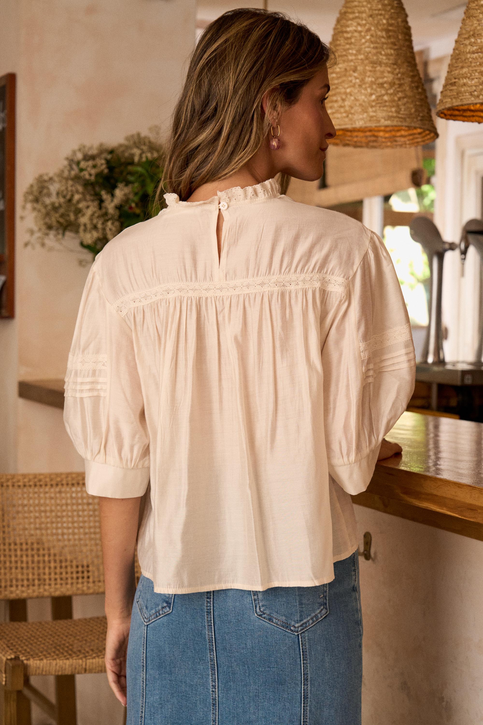 Blusa de renda Aluna
