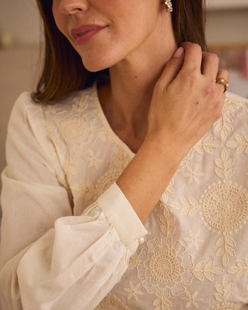 Blusa com Bordados Mireia