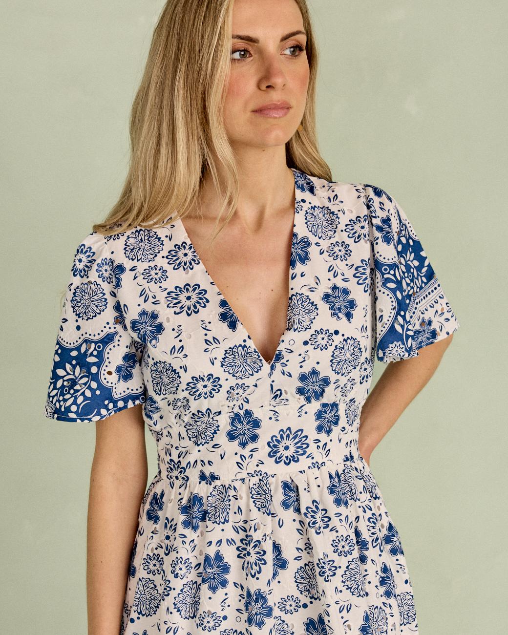 Vestido Curto Flores Milia