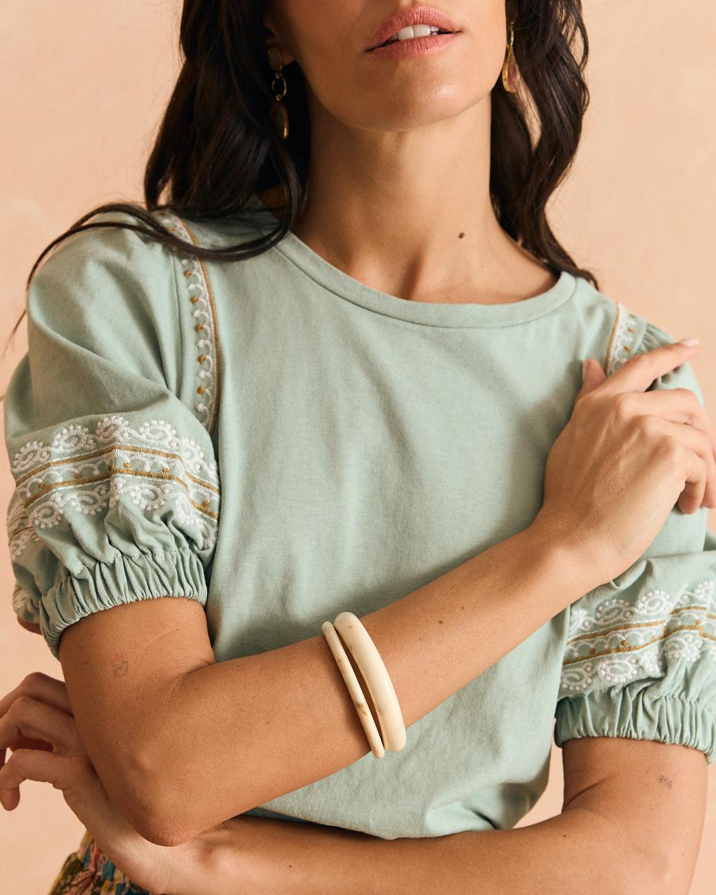 T-shirt com bordado Carlota