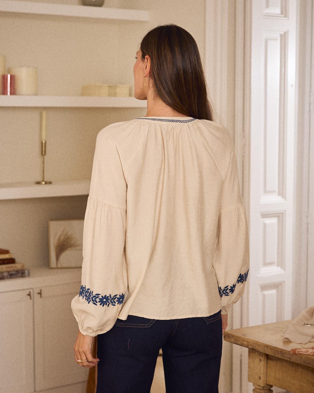 Blusa com Bordados Alexandra