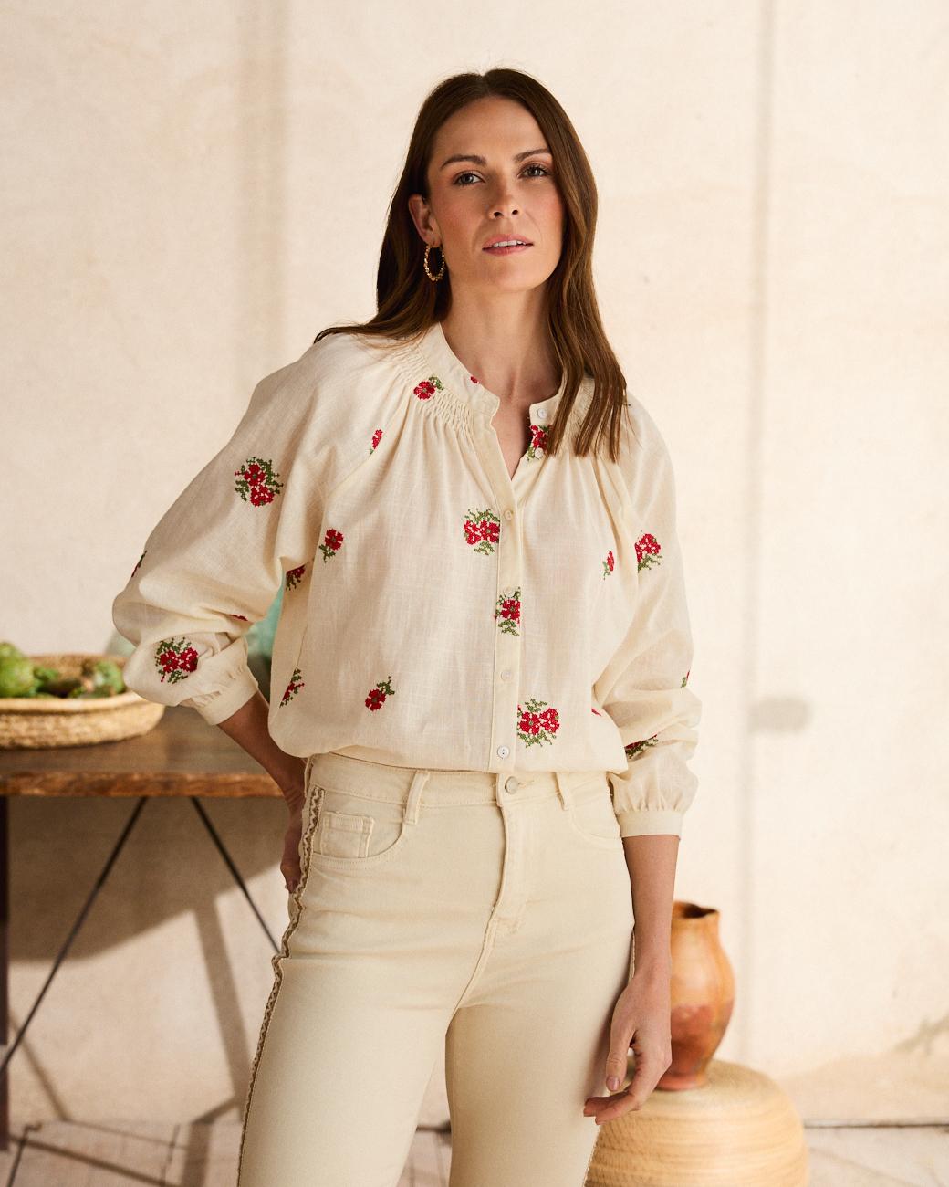 Camisa com flor Antía