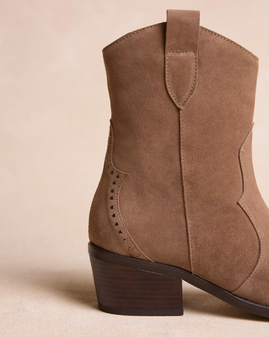 Botins com Tachas Donata