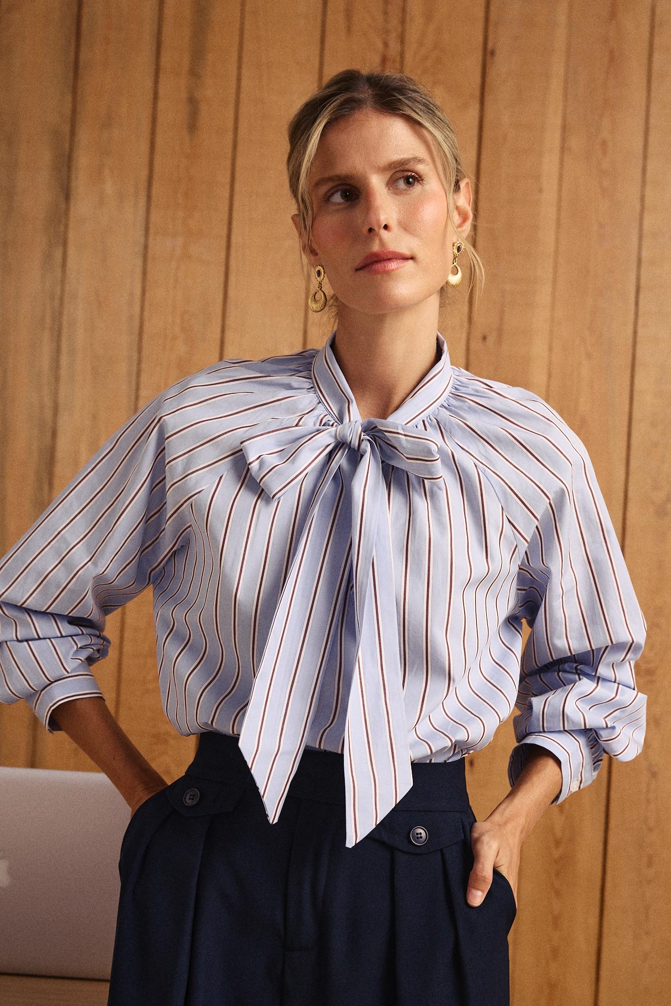 Camisa às riscas com laço Giomar