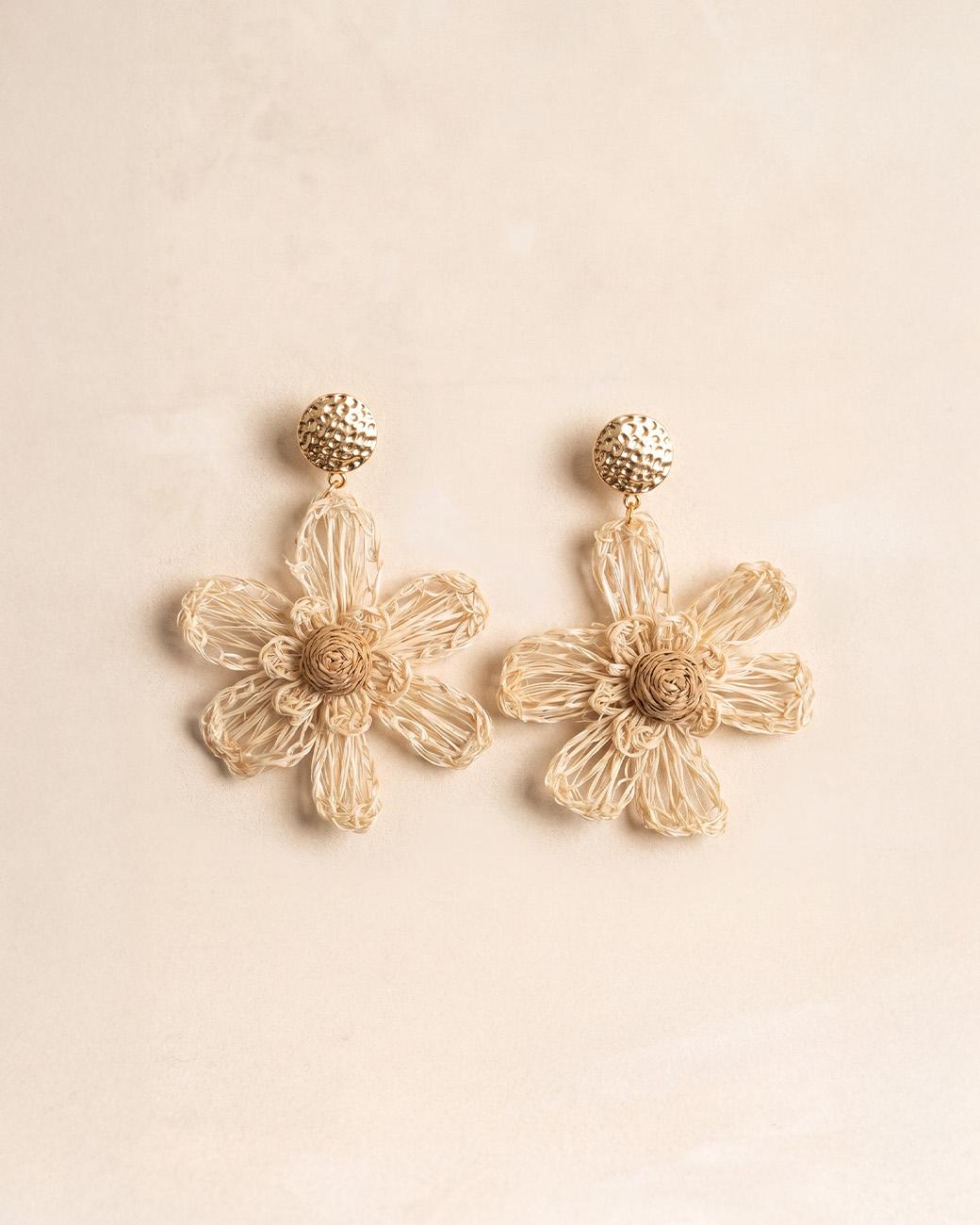 Brincos Florais de Ráfia Ninel