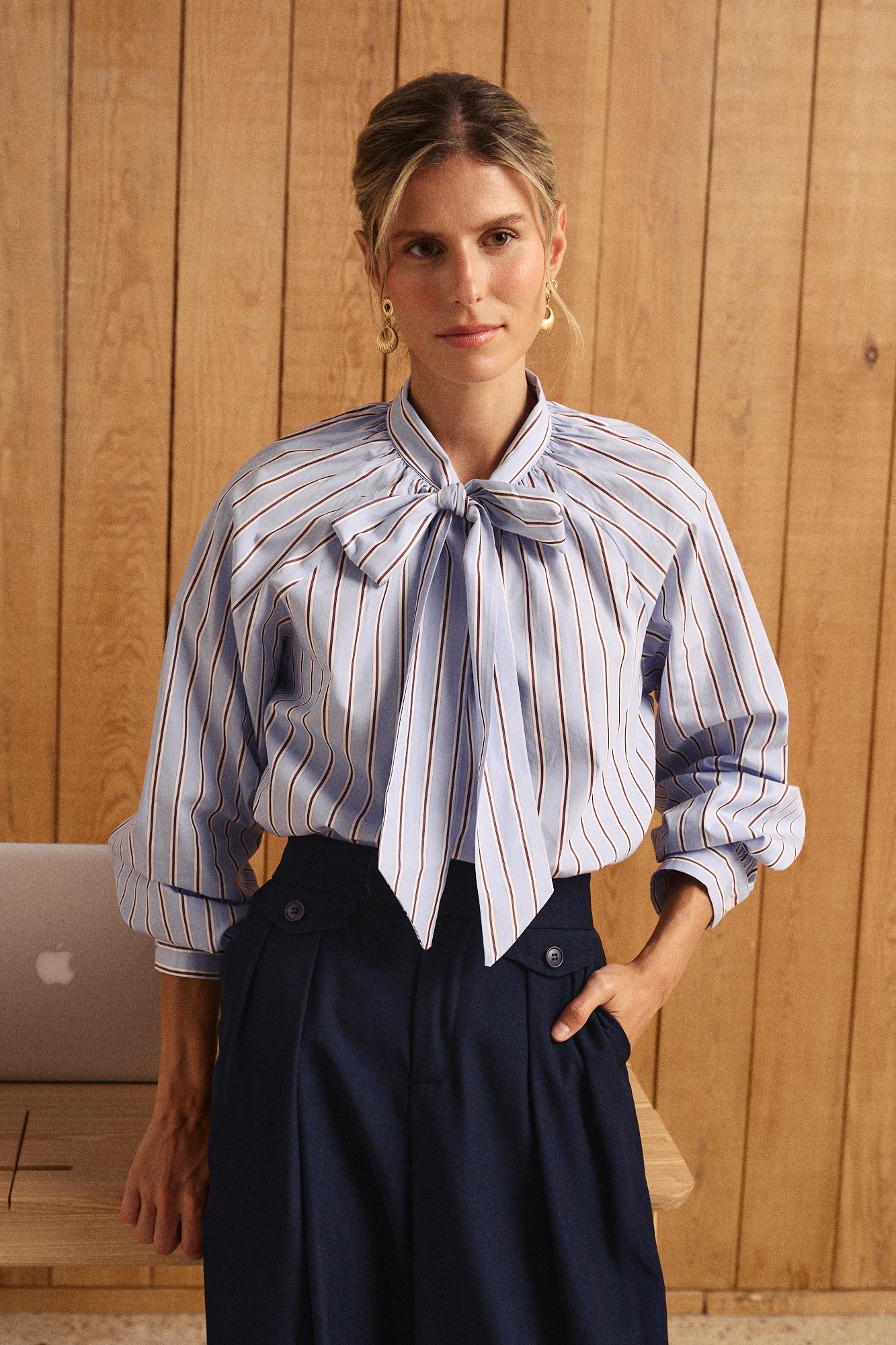 Camisa às riscas com laço Giomar