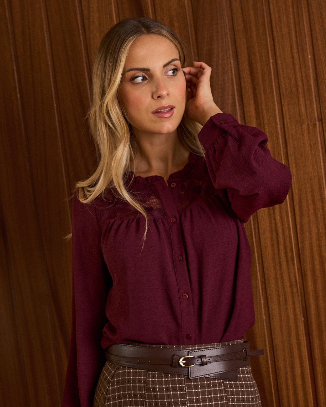 Camisa de Renda com Flores Ruby