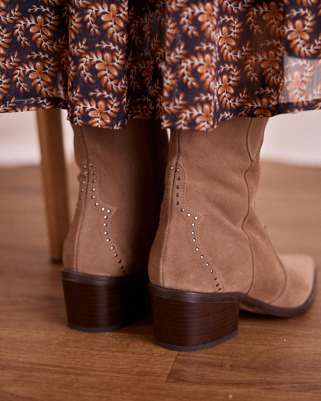 Botins com Tachas Donata