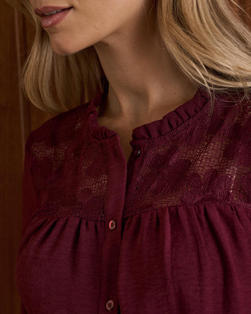 Camisa de Renda com Flores Ruby