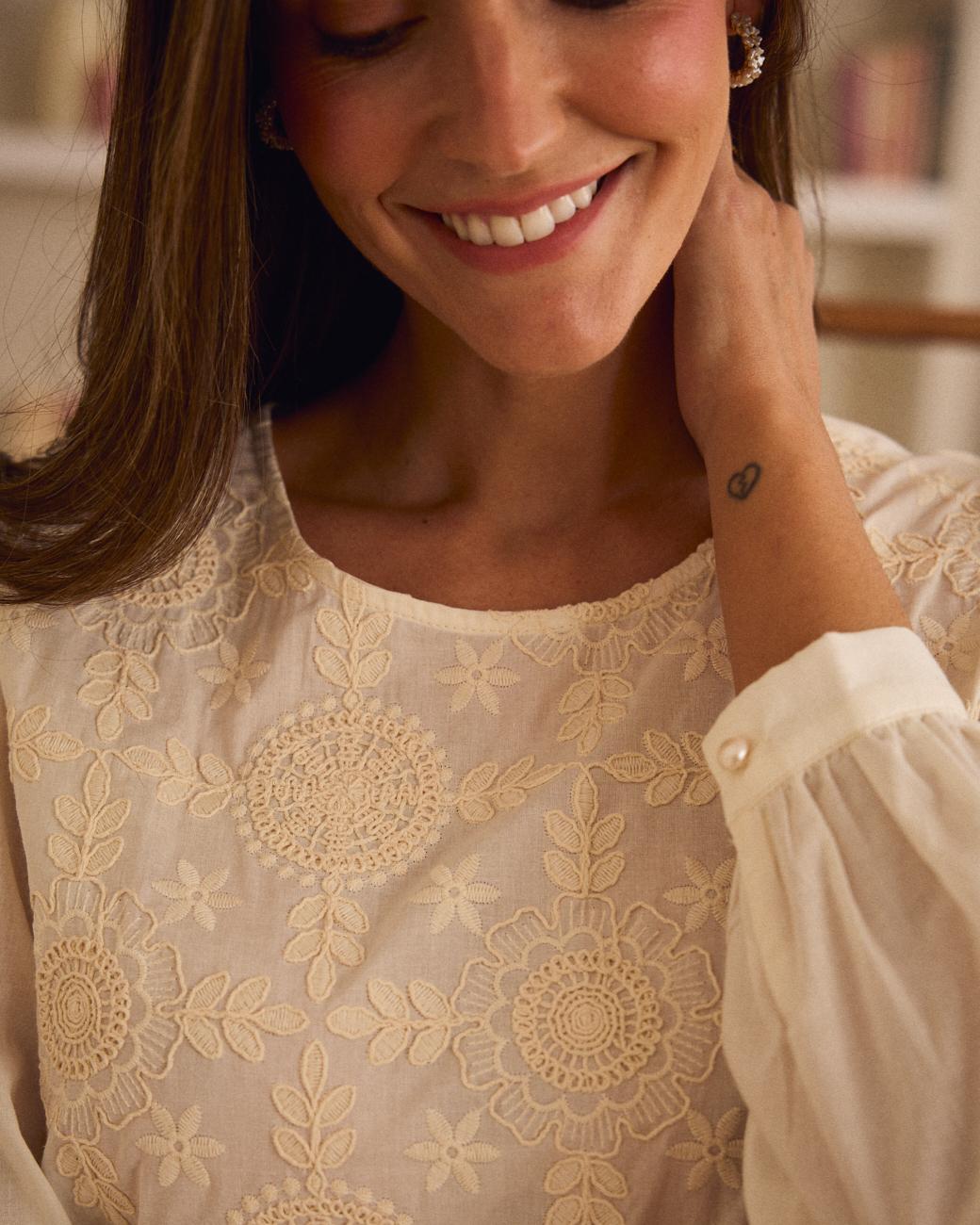 Blusa com Bordados Mireia