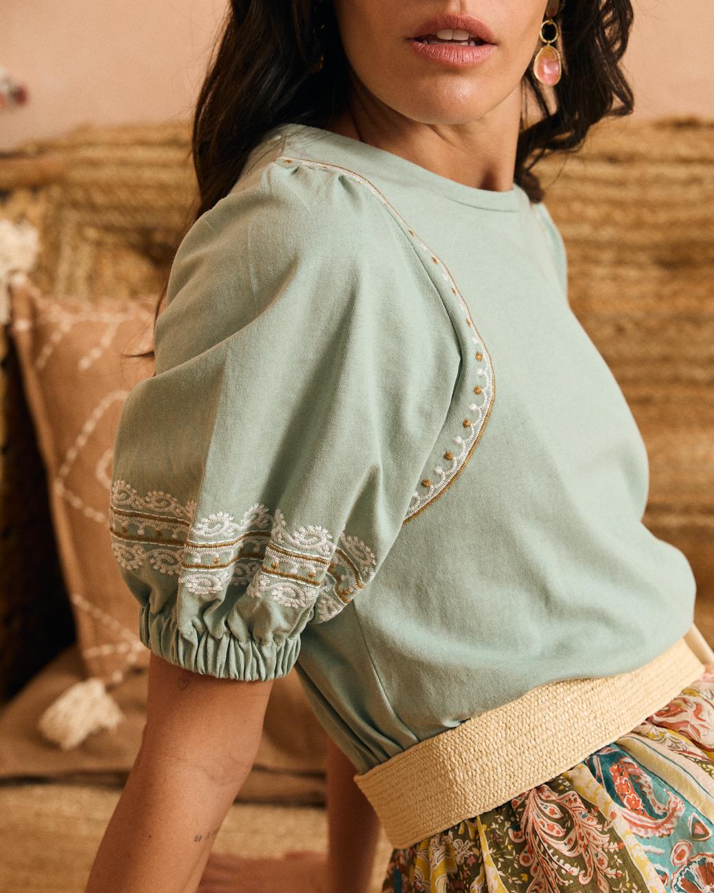 T-shirt com bordado Carlota