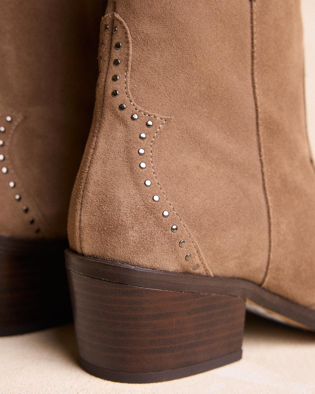 Botins com Tachas Donata