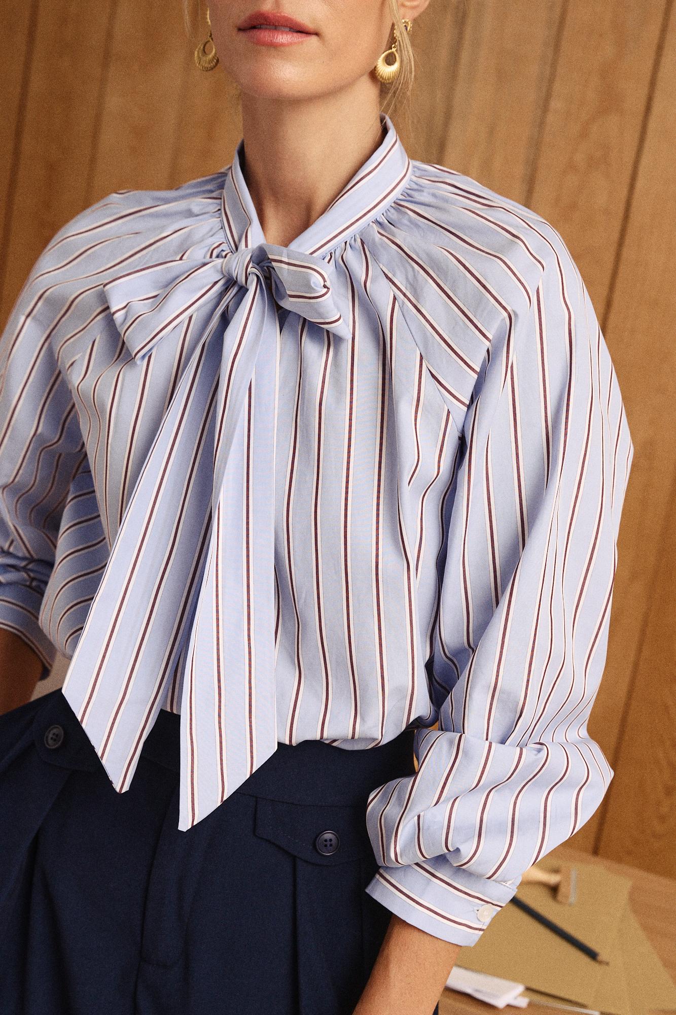 Camisa às riscas com laço Giomar