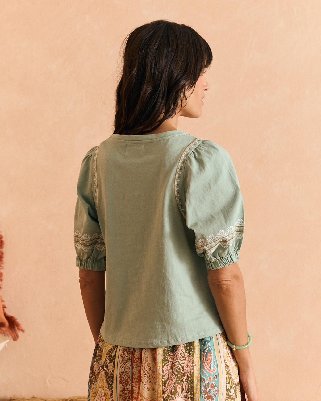 T-shirt com bordado Carlota