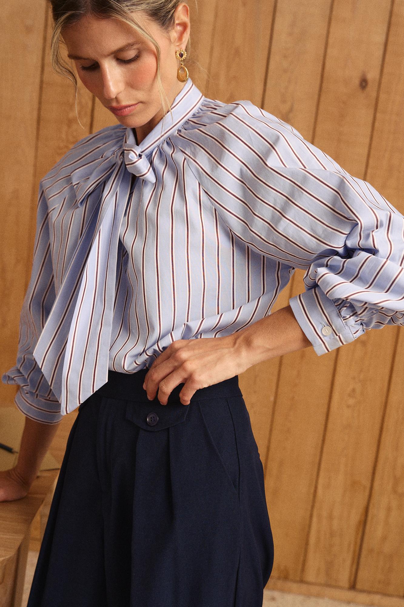 Camisa às riscas com laço Giomar