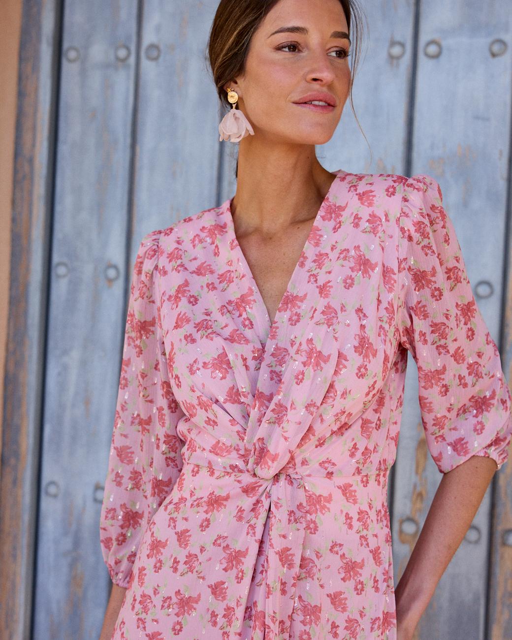 Vestido com Decote Coppet