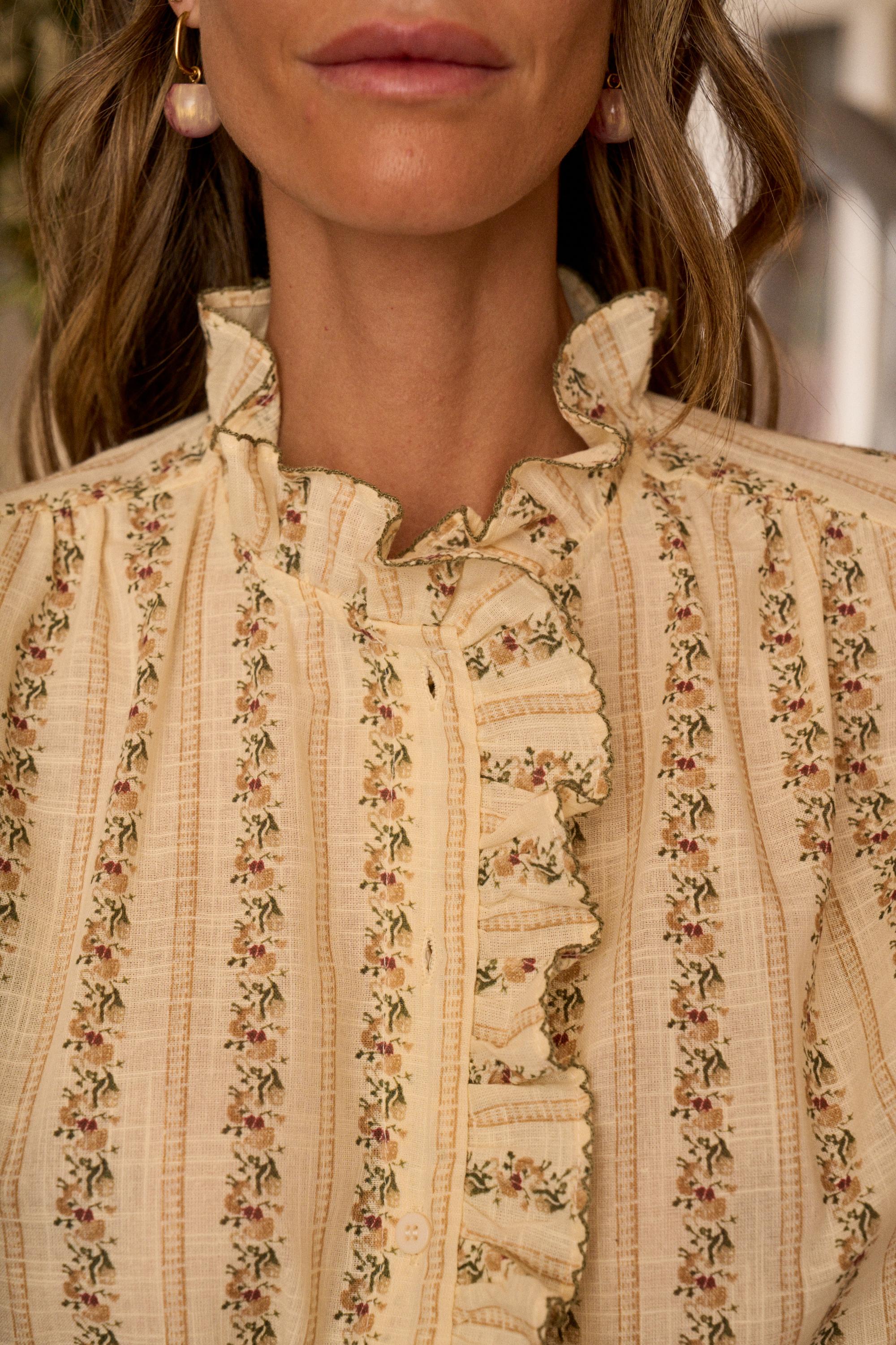 Camisa com flores Ismene